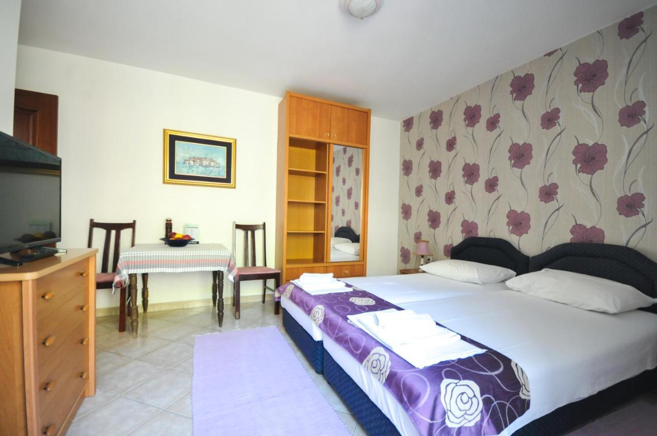 Apartments Balic Sveti Stefan Buitenkant foto